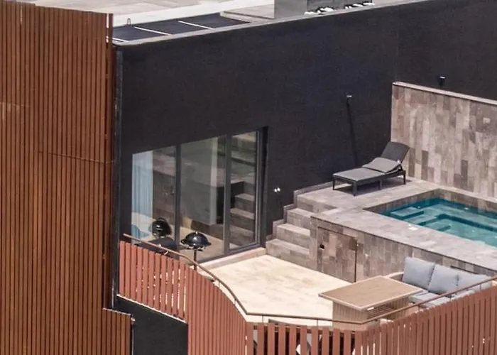 Unique Ph With Ocean View And Jacuzzi 3bed 4bath Apartment *