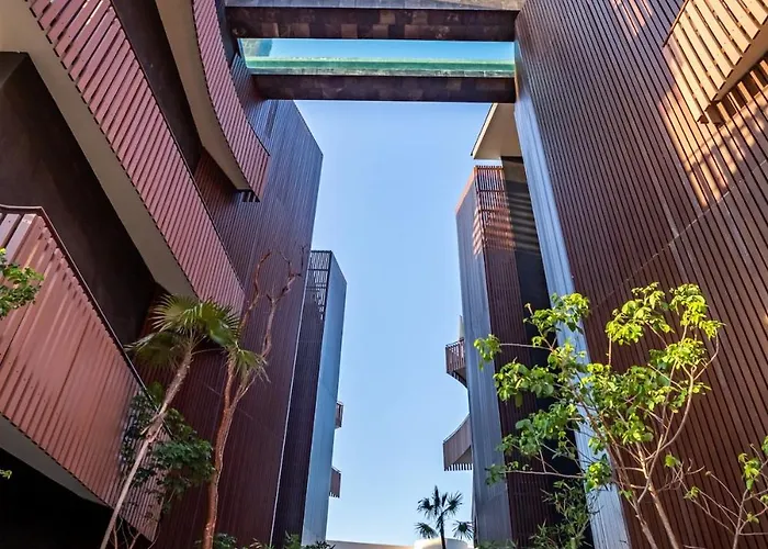 Unique Ph With Ocean View And Jacuzzi 3bed 4bath Apartment