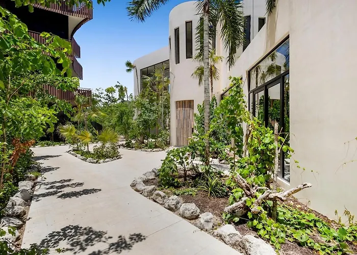 Unique Ph With Ocean View And Jacuzzi 3bed 4bath Apartment