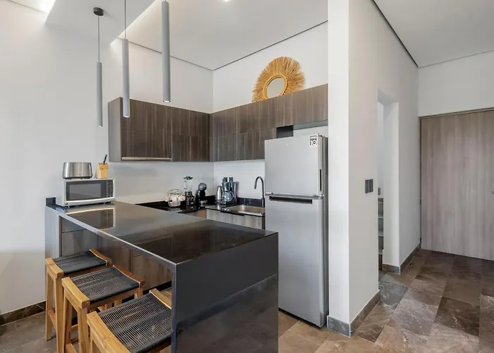 Unique Ph With Ocean View And Jacuzzi 3bed 4bath Apartment *