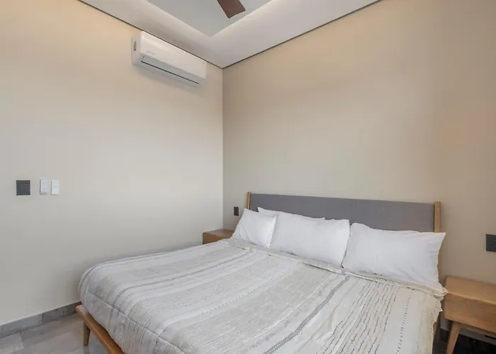 Unique Ph With Ocean View And Jacuzzi 3bed 4bath *