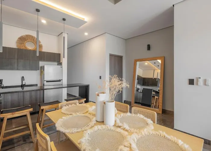 Unique Ph With Ocean View And Jacuzzi 3bed 4bath Apartment