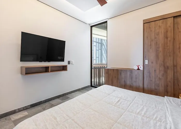 Unique Ph With Ocean View And Jacuzzi 3bed 4bath *