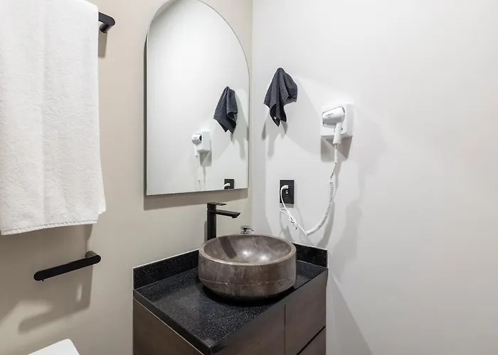 Unique Ph With Ocean View And Jacuzzi 3bed 4bath Apartment *