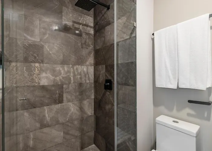Unique Ph With Ocean View And Jacuzzi 3bed 4bath Apartment *