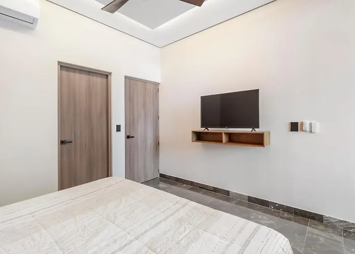 Unique Ph With Ocean View And Jacuzzi 3bed 4bath Apartment *