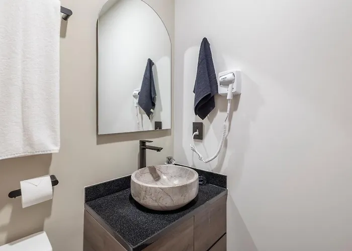 Unique Ph With Ocean View And Jacuzzi 3bed 4bath