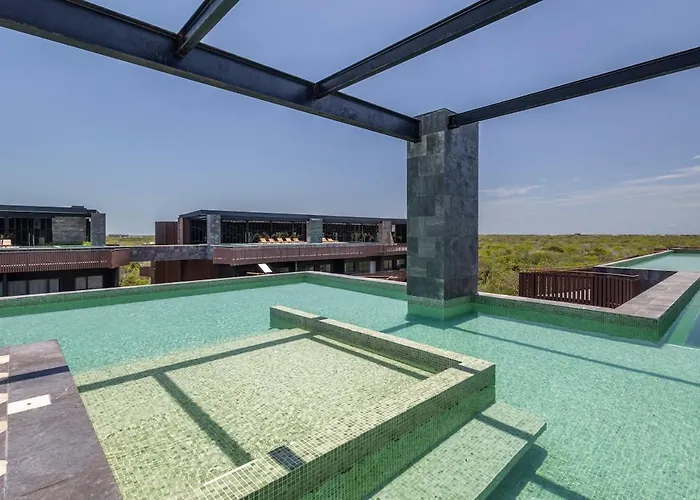 Unique Ph With Ocean View And Jacuzzi 3bed 4bath *
